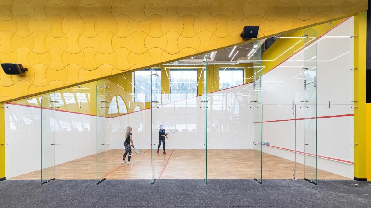 Emily Resort Lviv Bagian luar foto Squash courts