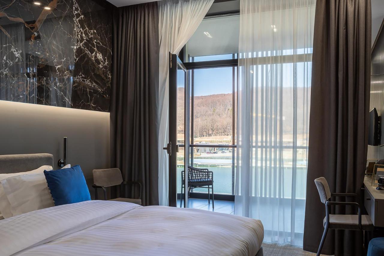 Emily Resort Lviv Bagian luar foto