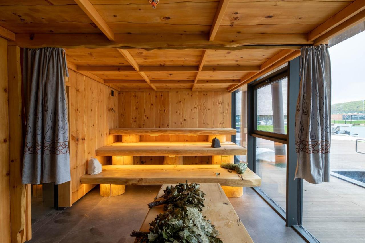 Emily Resort Lviv Bagian luar foto The interior of the new building