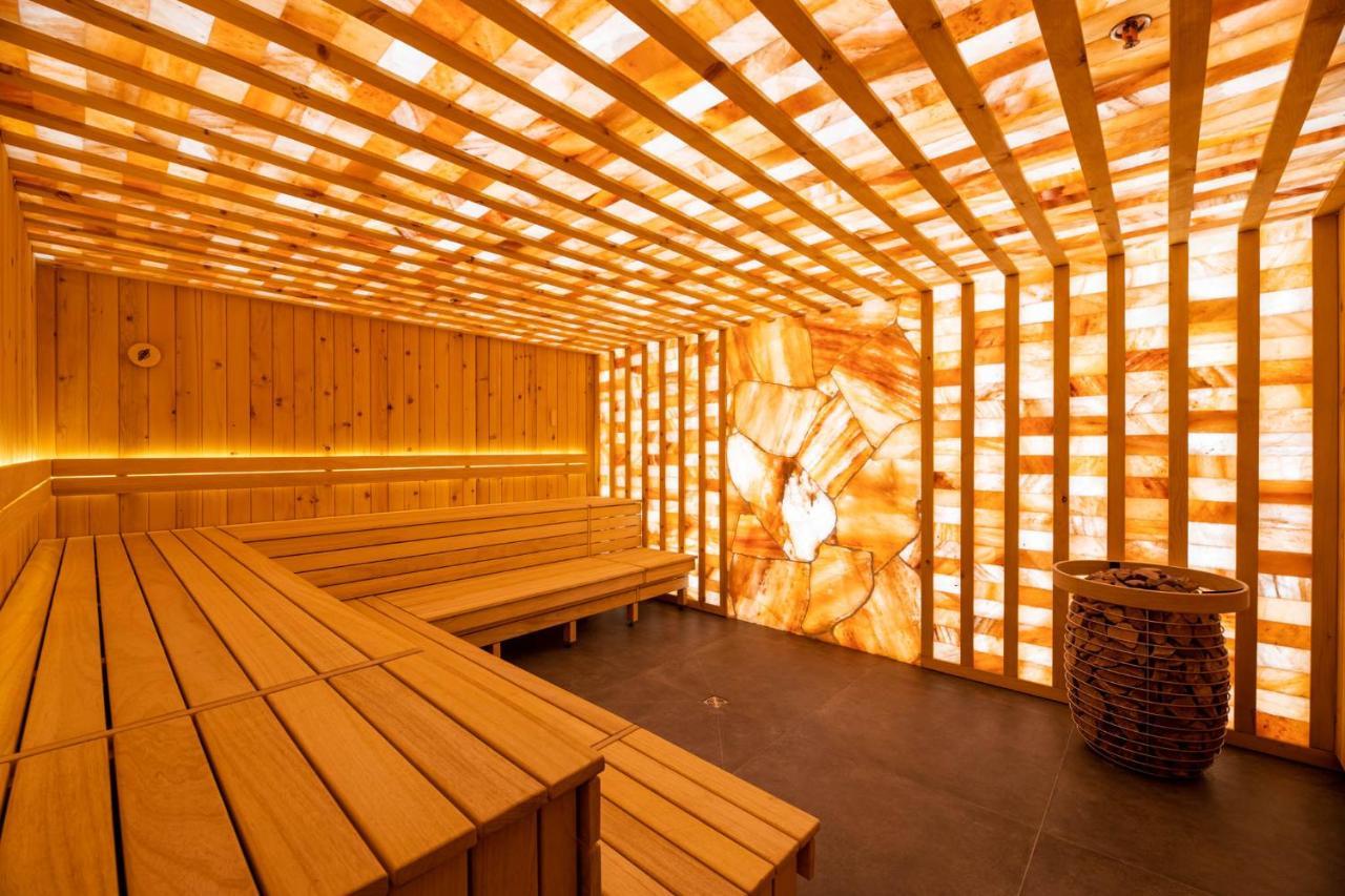 Emily Resort Lviv Bagian luar foto Salt room