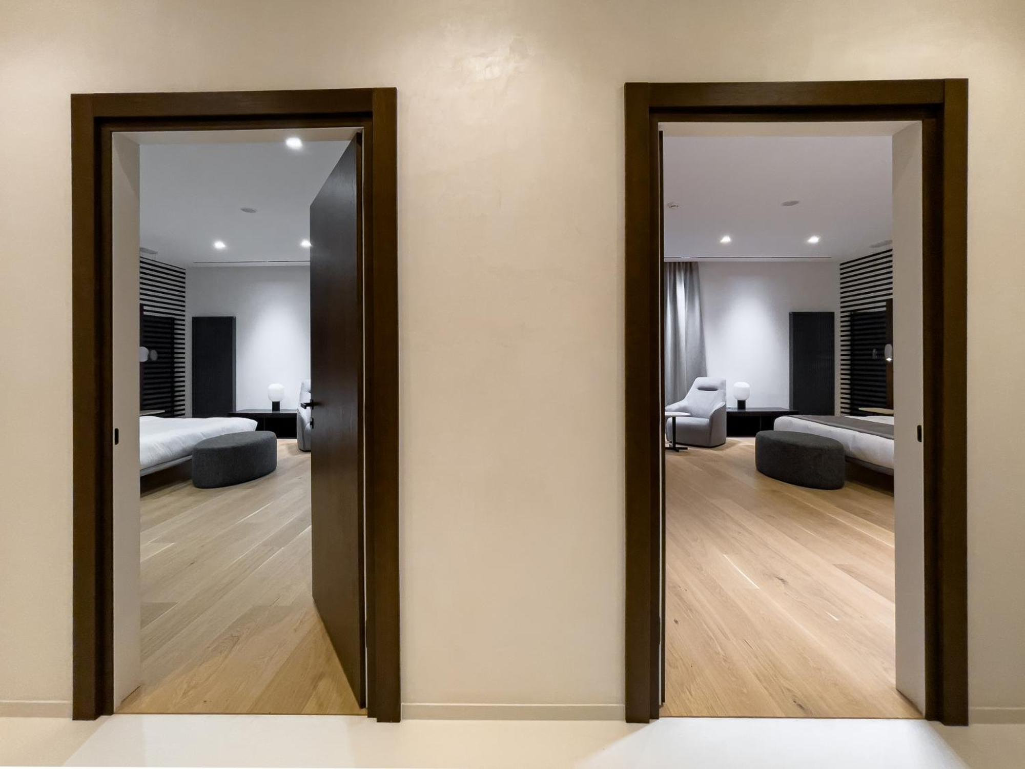 Emily Resort Lviv Bagian luar foto Interior doors