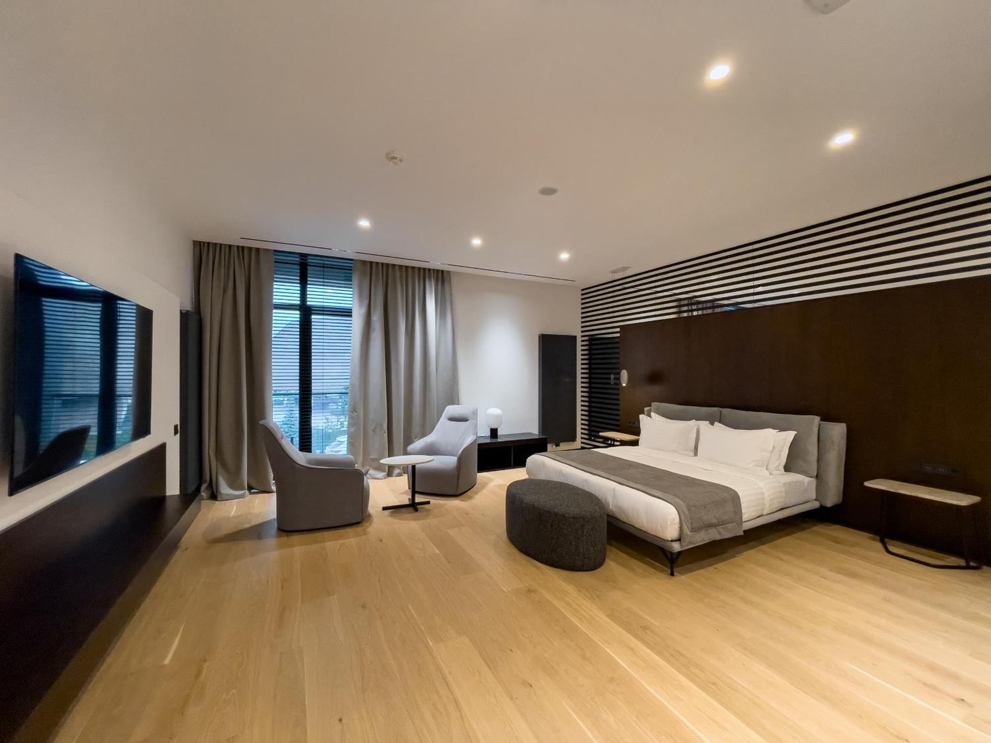 Emily Resort Lviv Bagian luar foto A bedroom at the hotel