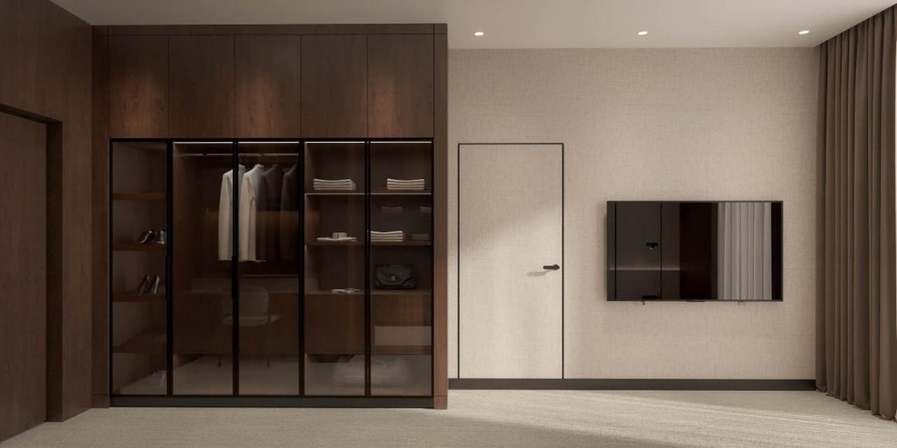 Emily Resort Lviv Bagian luar foto A walk-in closet